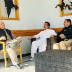 سابق صوبائی وزیر محب اللہ خان کی سابق وزیر اعلی خیبرپختونخوا محمود خان سے ملاقات۔